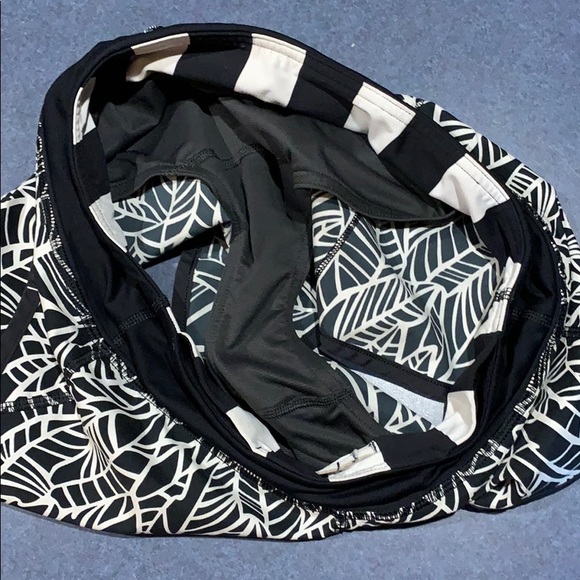 Size 4 lululemon speed shorts - Picture 6 of 7